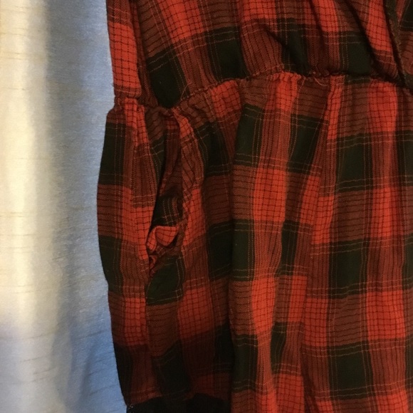 Free WP ๐ Flannel romper with lace sleeves - Picture 2 of 3